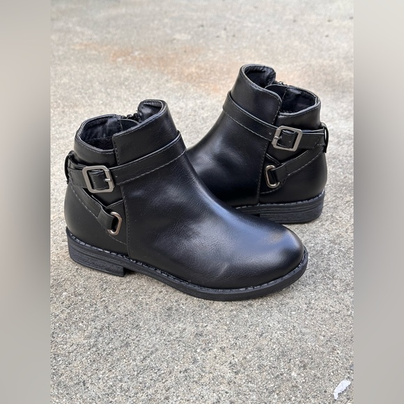 Lucita Kids zip up buckle accent ankle bootie - Picture 6 of 7